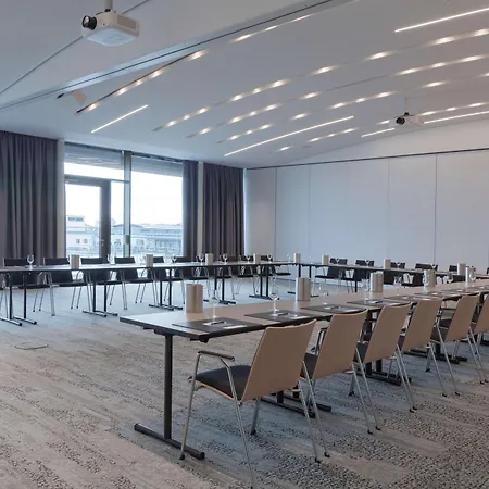 Radisson Blu Hotel, Szálloda MHG
