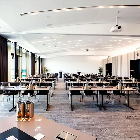 Radisson Blu Hotel, Ξενοδοχείο